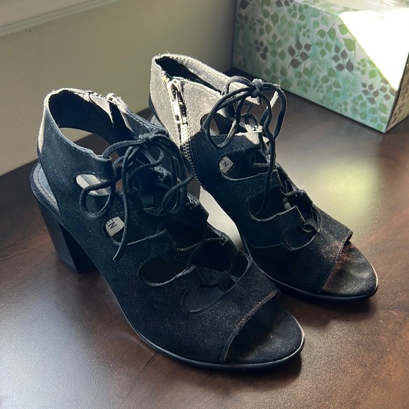 Steve Madden suede heeled sandal - Picture 1 of 3